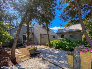 27 Pequot Street